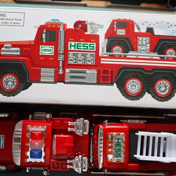 2015 Hess Fire Truck and Ladder Rescue New In Open Box. - Picture 2 of 3